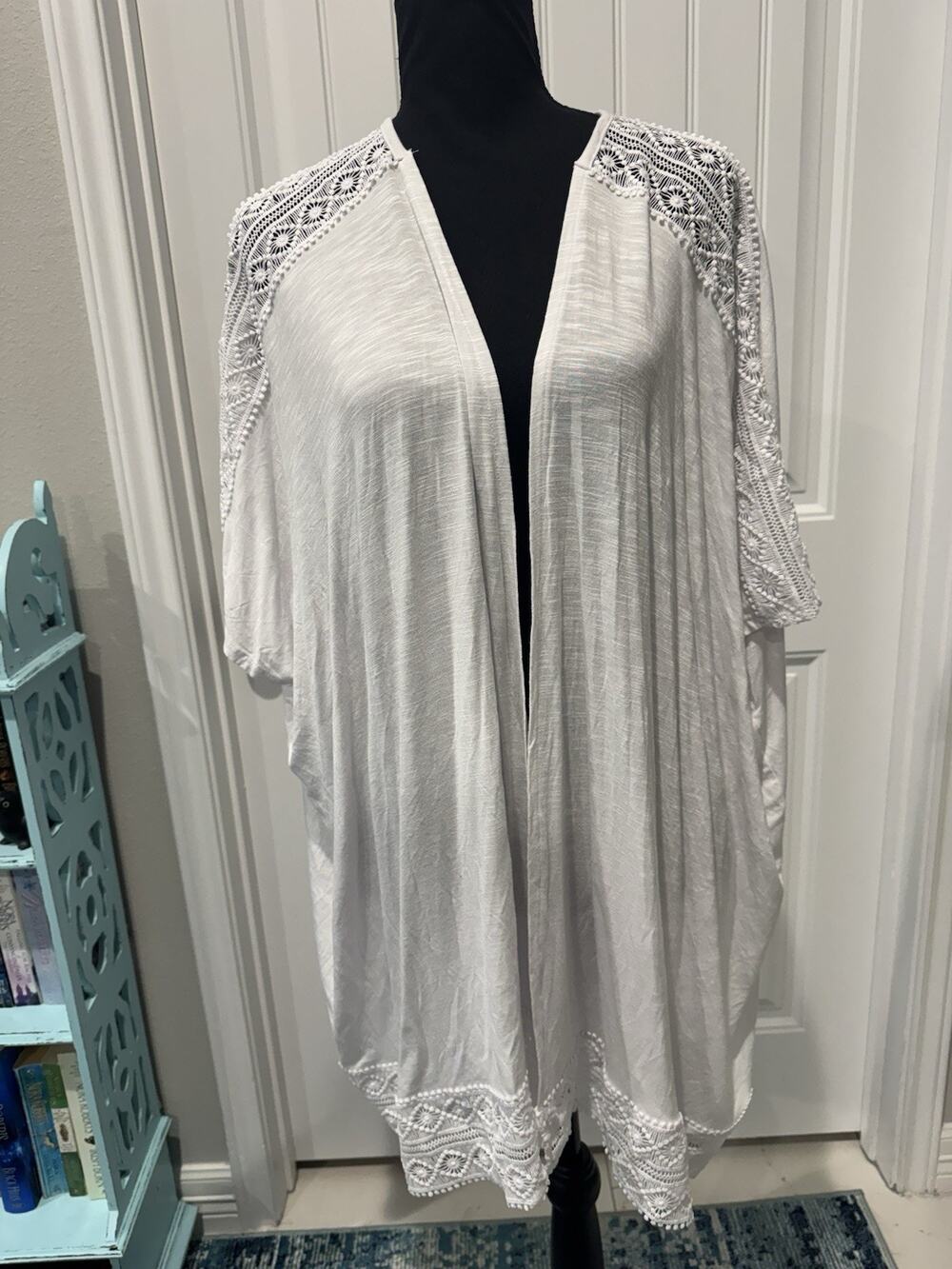 New Beautiful U-Knit Women Sz 1X White & Lace Kimono